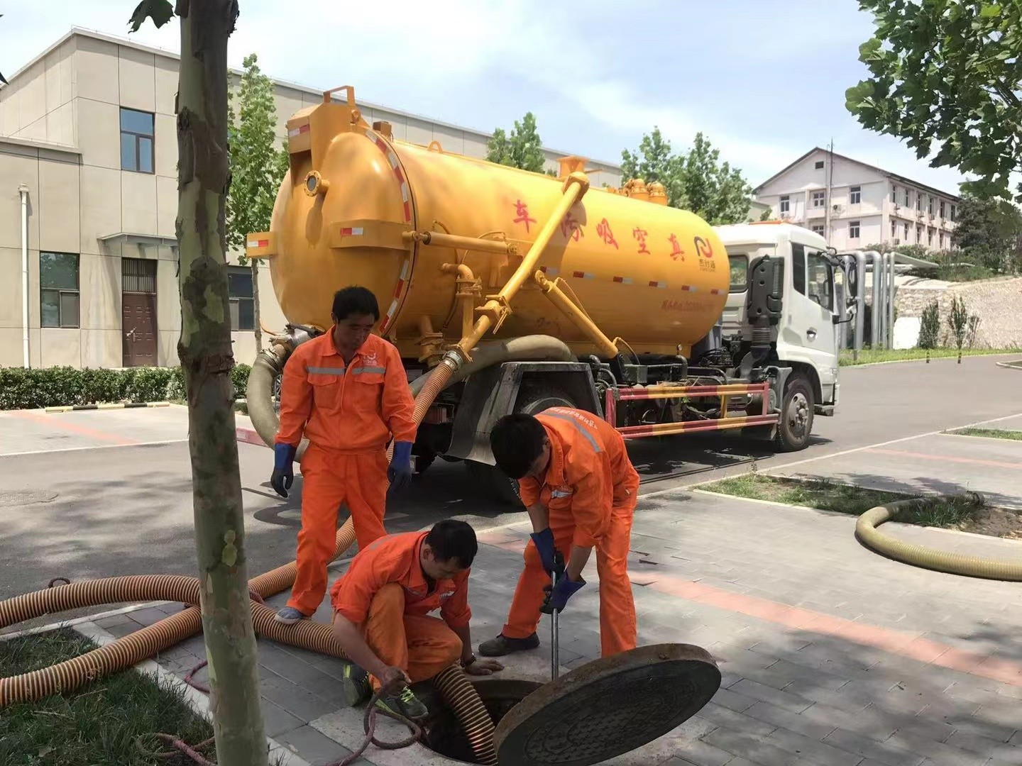 武隆化粪池清理与5-8吨吸粪车施工效率分析